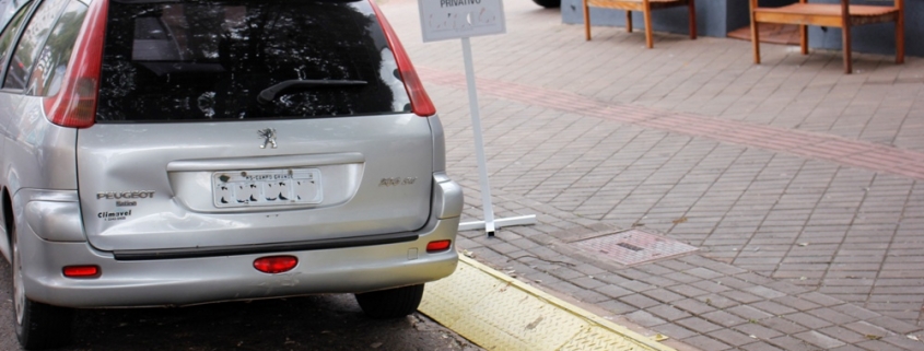 Como recorrer à multa por estacionar em guia de calçada rebaixada destinada à entrada ou saída de veículos 1